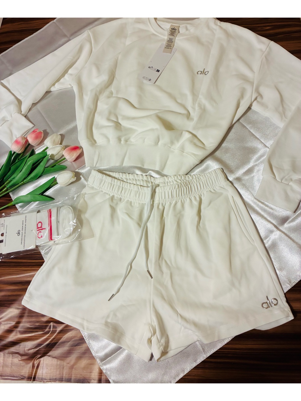 ALO Yoga Women's Cream Pullover Sweatshirt & Drawstring Shorts Set